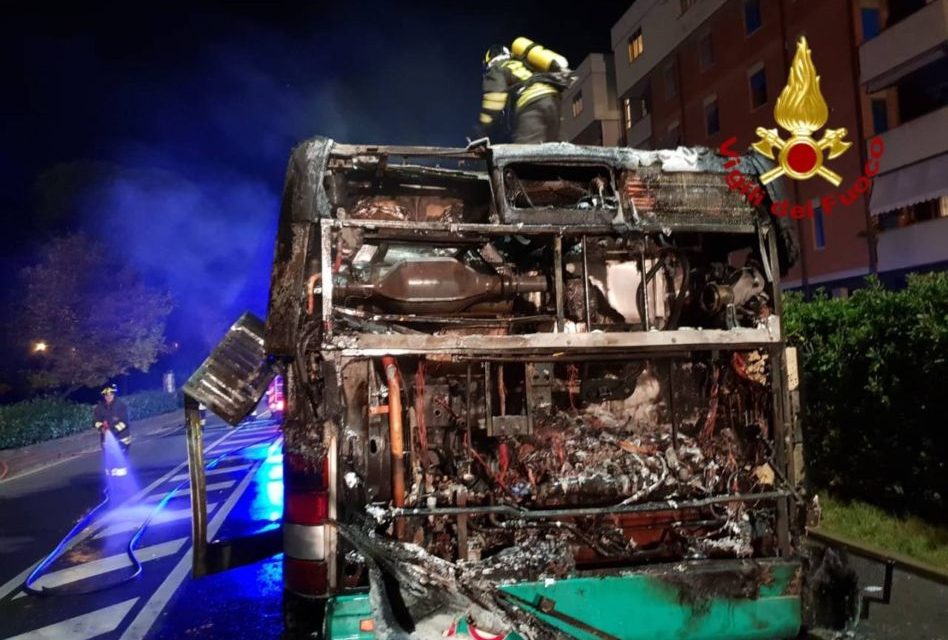 Sesto: non bruciare i bus